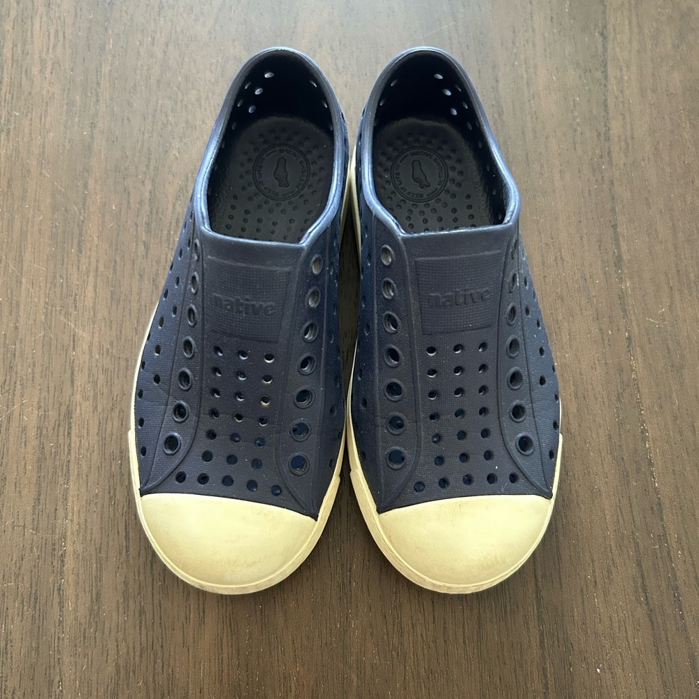 Jefferson Native kids size 11